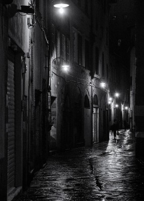Regen in Lucca 6 / Street / streetphotography,street,nacht,regen,altstadt,lucca,toskana,gasse