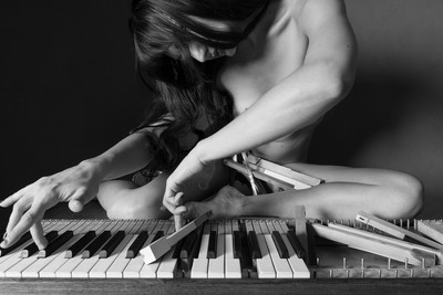 Die Pianistin / Nude / musican,music,piano,keyboard,culture,nude,female,b/w