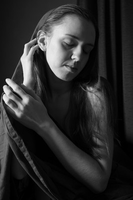 Ma Donna mit gelöstem Haar II / Portrait / portrait,hair,hans,gesture,b/w,madonna