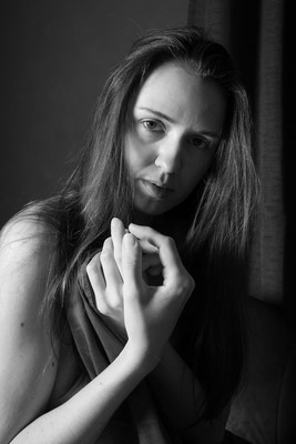 Ma Donna mit gelöstem Haar IV / Portrait / portrait,hair,hands,gesture,b/w,madonna