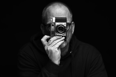 » #3/6 « / Eigene Bilder von sich machen / Blog post by <a href="https://strkng.com/en/photographer/atelier+volker+lewe/">Photographer Atelier Volker Lewe</a> / 2023-01-22 17:56