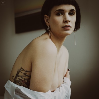 » #2/9 « / White Shirt / Blog-Beitrag von <a href="https://strkng.com/de/fotograf/swen+muenstermann/">Fotograf Swen Muenstermann</a> / 12.07.2025 14:12 / Portrait
