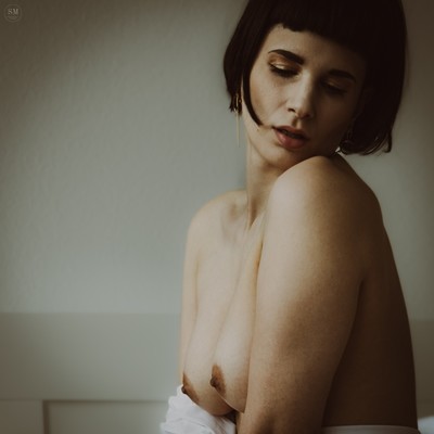 » #3/9 « / White Shirt / Blog-Beitrag von <a href="https://strkng.com/de/fotograf/swen+muenstermann/">Fotograf Swen Muenstermann</a> / 12.07.2025 14:12 / Nude