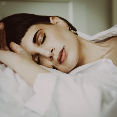 » #7/9 « / White Shirt / Blog-Beitrag von <a href="https://strkng.com/de/fotograf/swen+muenstermann/">Fotograf Swen Muenstermann</a> / 12.07.2025 14:12 / Portrait