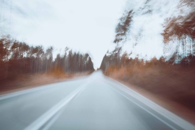 » #3/3 « / 3 Lonely Roads / Blog-Beitrag von <a href="https://strkng.com/de/fotograf/kris+taylor/">Fotograf Kris Taylor</a> / 03.01.2023 13:12 / Abstrakt