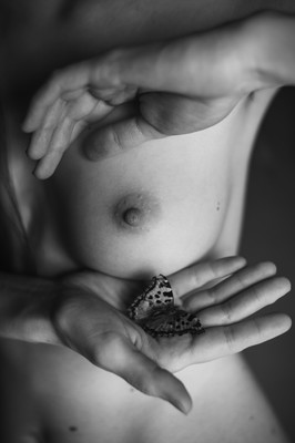 » #2/6 « / Between life and death / Blog post by <a href="https://strkng.com/en/photographer/stephan-black-and-white/">Photographer stephan_black.and.white</a> / 2023-06-06 14:42 / Nude