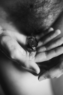 » #4/6 « / Between life and death / Blog post by <a href="https://strkng.com/en/photographer/stephan-black-and-white/">Photographer stephan_black.and.white</a> / 2023-06-06 14:42 / Nude