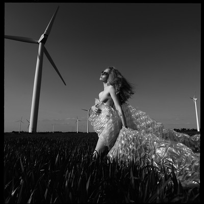 » #9/9 « / Windflügeln / Blog-Beitrag von <a href="https://strkng.com/de/fotograf/yauhen+yerchak/">Fotograf Yauhen Yerchak</a> / 27.06.2023 02:06 / Nude