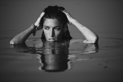 Julia in the lake 9 / Portrait / shooting,model,blackandwhite,sensual,face,wethair,curly,portrait,lake,sea