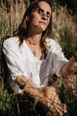 Laura Moser # 2023 # Berlin / Portrait / summervibes,grass,shadows,transgender,transwoman
