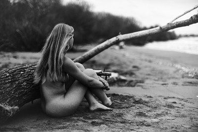 » #1/3 « / A day on the beach - Part1 / Blog post by <a href="https://strkng.com/en/photographer/federico+fiorenzani/">Photographer Federico Fiorenzani</a> / 2023-11-20 14:54 / Nude
