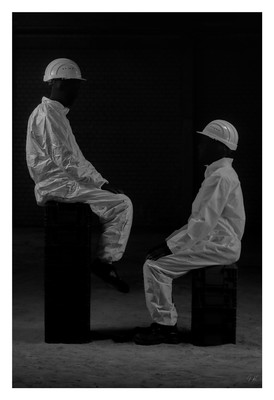 Two workers part 4 / Schwarz-weiss / monochrome,monochrom,schwarzweiss,blackandwhite,contrast,conceptual