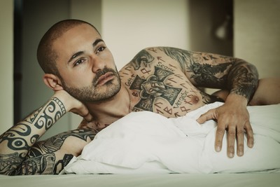 Im Bett / Menschen / Bett,Tattoo