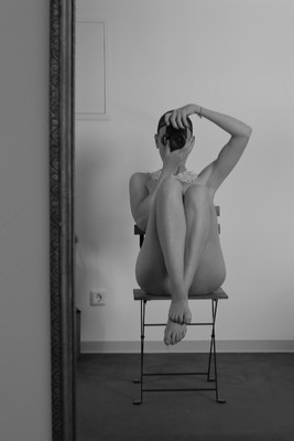 » #3/8 « / the chair / Blog post by <a href="https://strkng.com/en/model/jomarini-5/">Model jomarini_5</a> / 2024-08-08 19:43