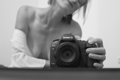 » #2/9 « / closeup with my camera / Blog-Beitrag von <a href="https://strkng.com/de/model/jomarini-5/">Model jomarini_5</a> / 21.08.2024 19:59