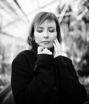 » #2/4 « / Sabrina on Film ....| / Blog post by <a href="https://strkng.com/en/photographer/mario+baumann/">Photographer Mario Baumann</a> / 2025-01-12 17:21