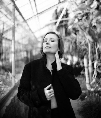 » #3/4 « / Sabrina on Film ....| / Blog post by <a href="https://strkng.com/en/photographer/mario+baumann/">Photographer Mario Baumann</a> / 2025-01-12 17:21