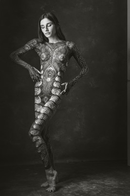 » #4/9 « / Bodyart / Blog-Beitrag von <a href="https://strkng.com/de/fotograf/uwe+trenkner/">Fotograf Uwe Trenkner</a> / 03.08.2024 10:43 / Nude / tattoo,bodyart