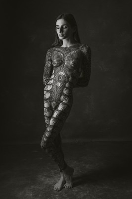 » #5/9 « / Bodyart / Blog-Beitrag von <a href="https://strkng.com/de/fotograf/uwe+trenkner/">Fotograf Uwe Trenkner</a> / 03.08.2024 10:43 / Nude / tattoo,bodyart