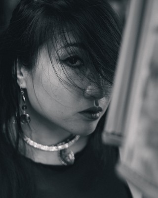 » #5/9 « / Portraits with Minh Ly / Blog-Beitrag von <a href="https://strkng.com/de/fotograf/uwe+trenkner/">Fotograf Uwe Trenkner</a> / 16.11.2024 06:55 / Portrait