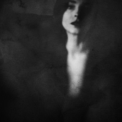 » #1/2 « / Self-portraiture / Feedback-Beitrag von <a href="https://strkng.com/de/fotografin/milica+markovi%C4%87/">Fotografin Milica Marković</a> / 24.01.2023 22:59