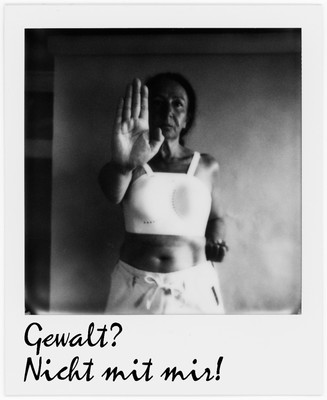 » #1/7 « / Starke Frauen - Polaroid Projekt / Feedback post by <a href="https://strkng.com/en/photographer/matthias+petz+-mp-kunst-/">Photographer Matthias Petz (mp_kunst)</a> / 2023-08-03 14:10 / Menschen