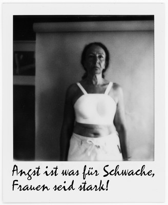 » #2/7 « / Starke Frauen - Polaroid Projekt / Feedback-Beitrag von <a href="https://mp-kunst.strkng.com/de/">Fotograf Matthias Petz (mp_kunst)</a> / 03.08.2023 14:10 / Menschen