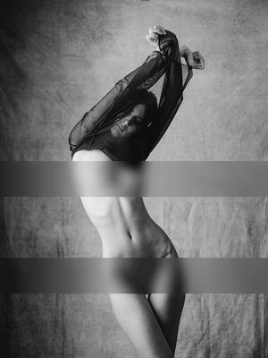 Curve / Nude  photography by Photographer davalPHOTO ★5 | STRKNG