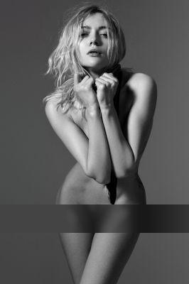 Nude  Fotografie von Model Carla M ★7 | STRKNG