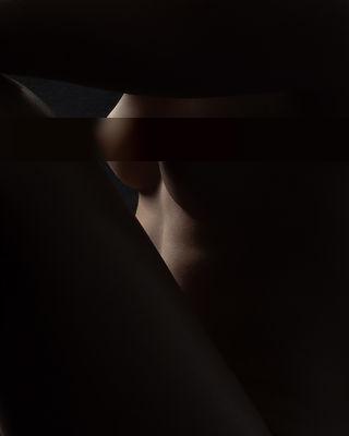 Looking through / Nude  Fotografie von Fotograf Barry Bush ★1 | STRKNG