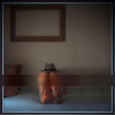 Nezek wearing my hat / Nude  Fotografie von Fotograf Bent | STRKNG