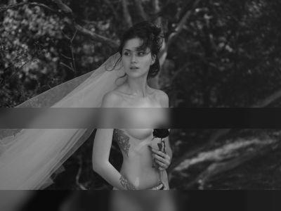 waiting bride / Fine Art  Fotografie von Fotograf Andreas Ebner ★1 | STRKNG