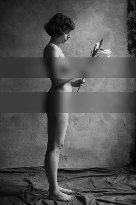 Zärtlich versunken / Conceptual  photography by Model Misses Julie ★6 | STRKNG