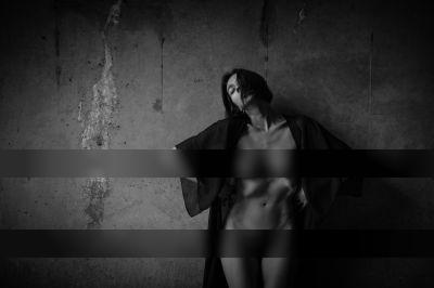 Irina at the wall / Nude  Fotografie von Fotograf reto.heiz ★6 | STRKNG