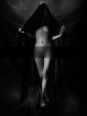 sad story of an arranged marriage / Konzeptionell  Fotografie von Fotograf Luciano Corti ★20 | STRKNG