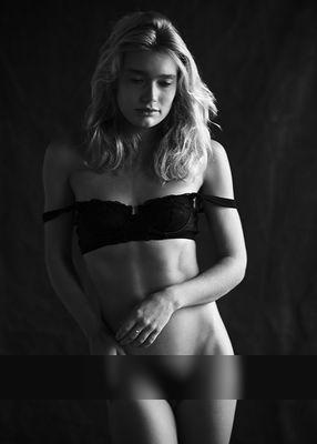 Dottir / Nude  Fotografie von Fotograf Frank Decker ★3 | STRKNG