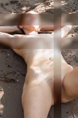 Ismene nackt am Rhein / Nude  Fotografie von Fotograf timtowtdi | STRKNG