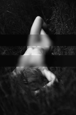 anonym | gras I/VIII | ginsheim | 2o18 / 2018-05-11 anonym | gras I/VIII | ginsheim | 2o18 / Nude Fotografie von Fotograf Willi Schwanke ★43 | STRKNG