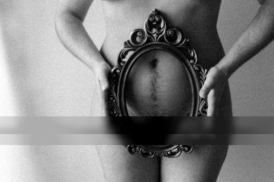 Mirror Mirror / Schwarz-weiss  Fotografie von Fotografin Raquel Simba ★5 | STRKNG