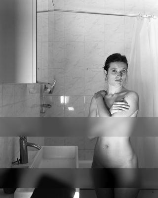 Typhaine&#039;s home portrait / Nude  Fotografie von Fotograf Charles LEMAIRE | STRKNG