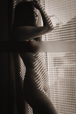 Light stripes / Nude  Fotografie von Fotografin Littleone | STRKNG