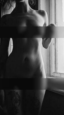 At the window / Nude  photography by Model Sarah ★4 | STRKNG