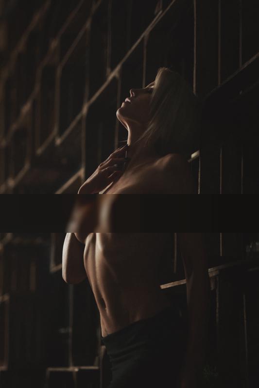 wooden wall / Nude  photography by Photographer Malandro Photodesign ★4 | STRKNG