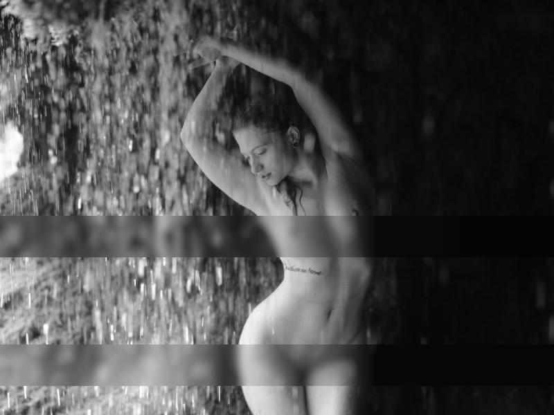 hidden waterfall / Nude  Fotografie von Fotograf Andreas Ebner ★1 | STRKNG