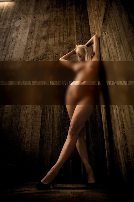 Eine Königin wie du und ich / Nude  Fotografie von Fotograf Gregor Sticker ★21 | STRKNG