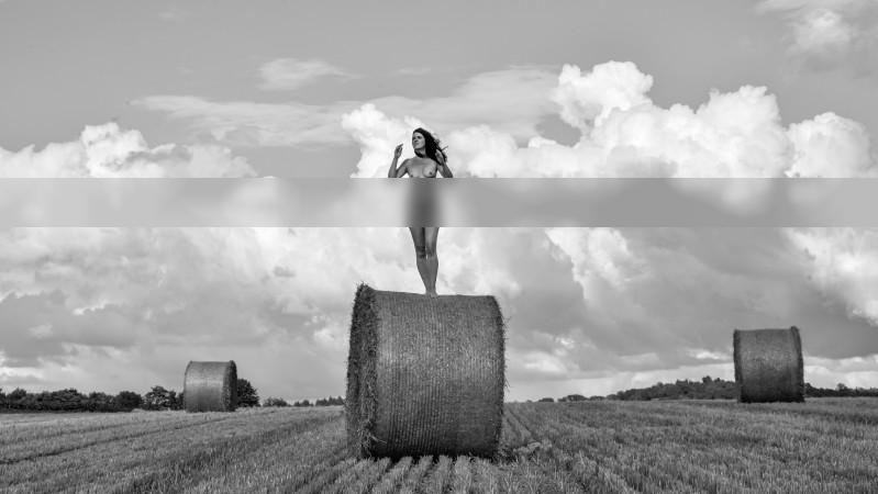 Wind goddess / Nude  photography by Model Andrea ★2 | STRKNG