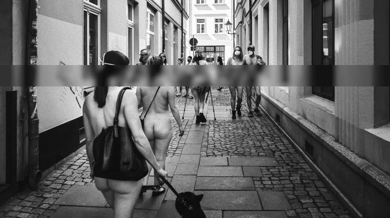 Pandemic Street Nude / 2020-04-12 Pandemic Street Nude / Performance Fotografie von Fotograf Sermon Fortapelsson ★36 | STRKNG