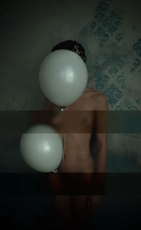 Palloncini bianchi / Nude  Fotografie von Fotografin Cristiana Zamboni ★5 | STRKNG