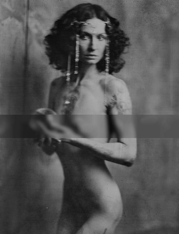 Crystal ball / Nude  Fotografie von Model Alena Swampy | STRKNG