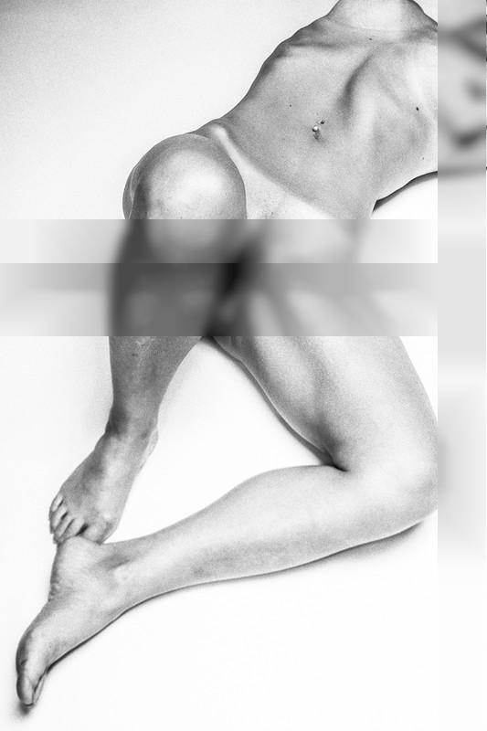 Plain Female Human Torso / Nude  Fotografie von Fotograf Gutenbild ★7 | STRKNG